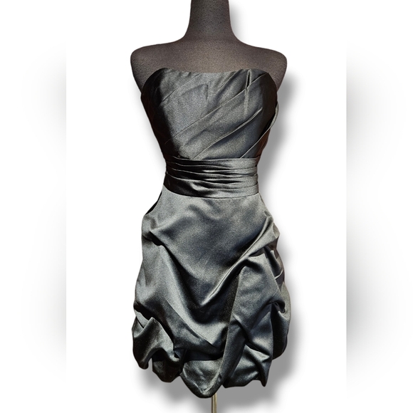 Black Ruched Mini Strapless cocktail dress. Satin. Size 10 - Picture 6 of 7